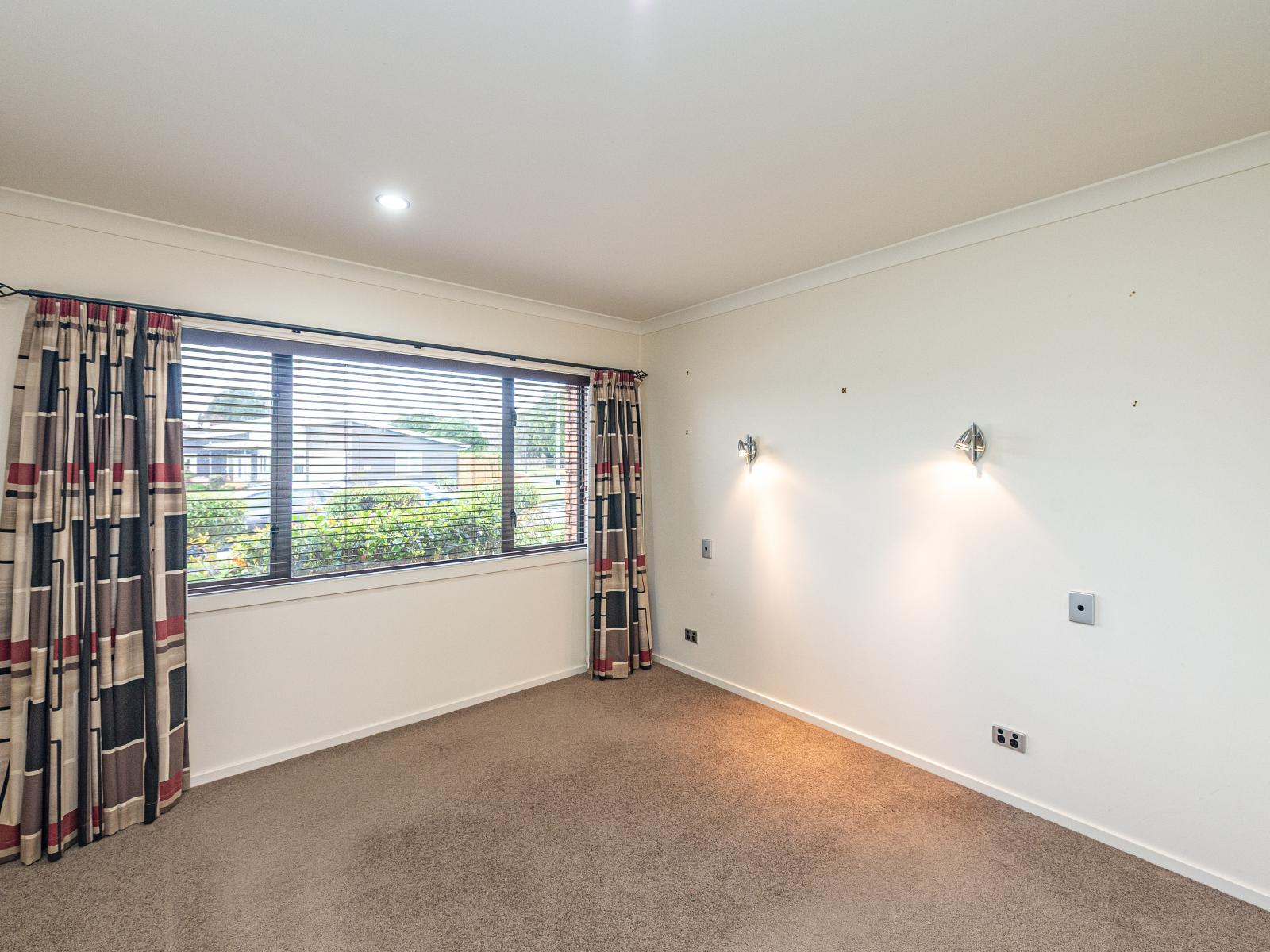 1 Gilligan Close, College Estate