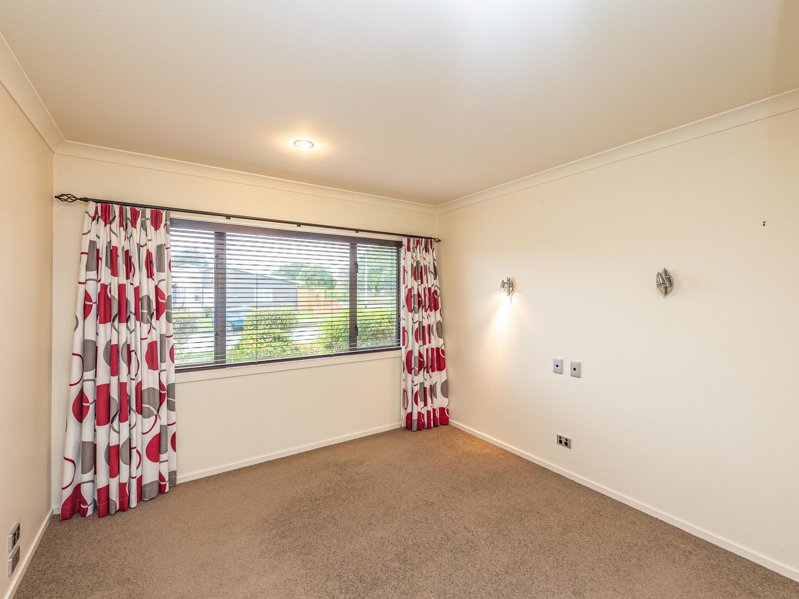 1 Gilligan Close, College Estate