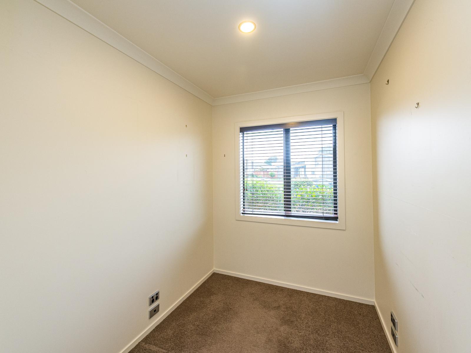 1 Gilligan Close, College Estate