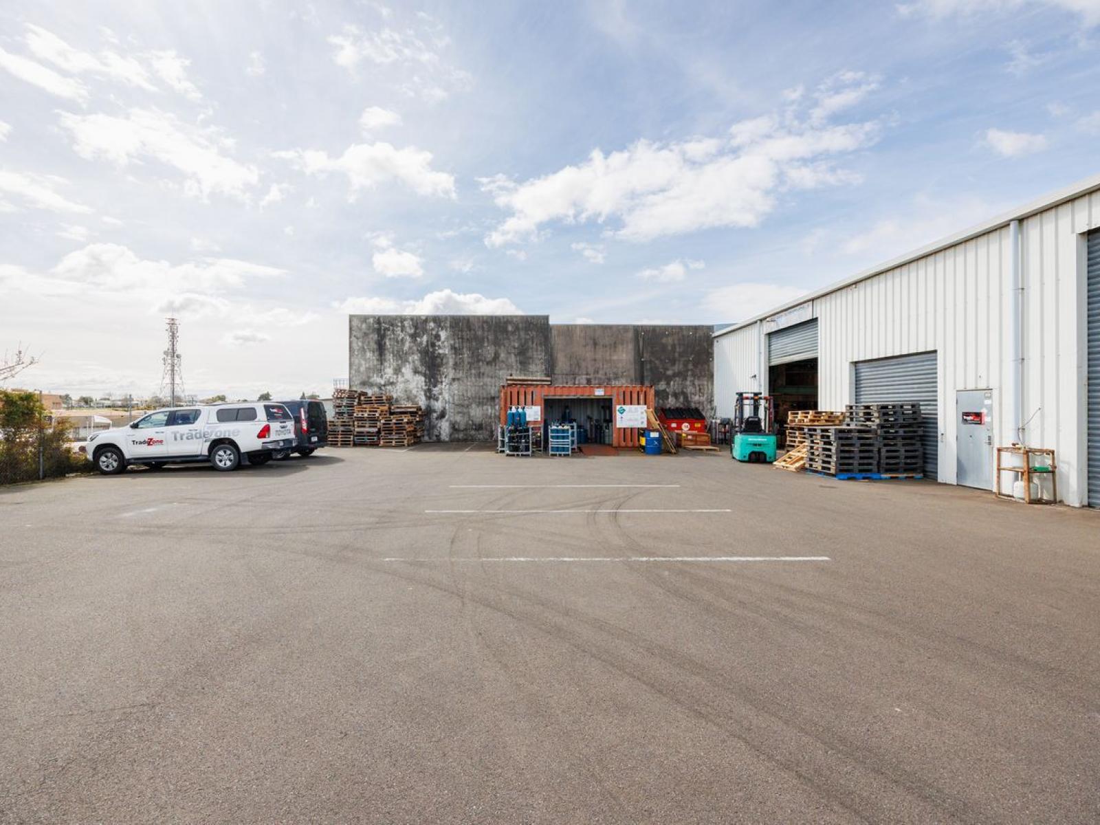 711A Tremaine Avenue, Central