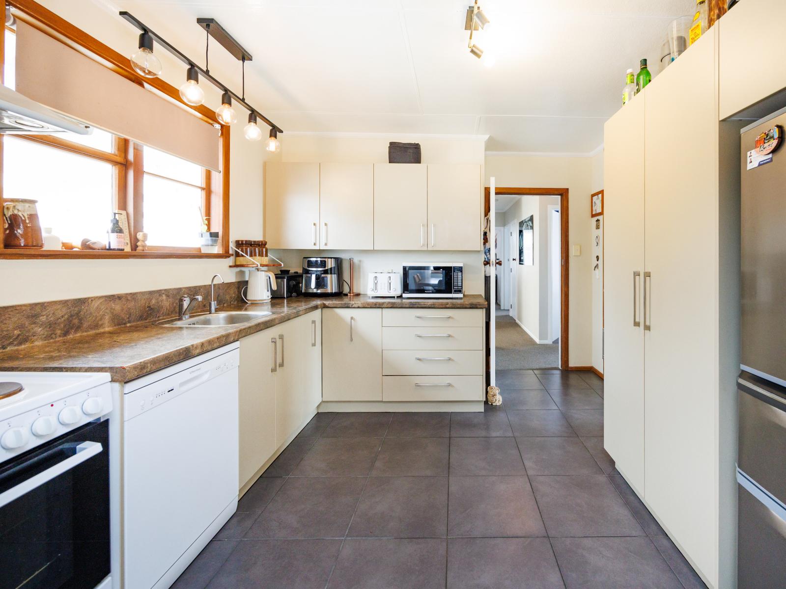 30 Sutherland Crescent, Westbrook