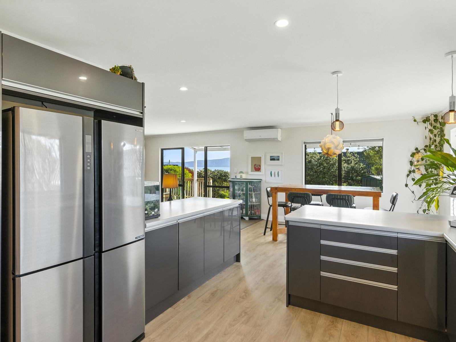 42 Hicks Crescent, Waikanae Beach