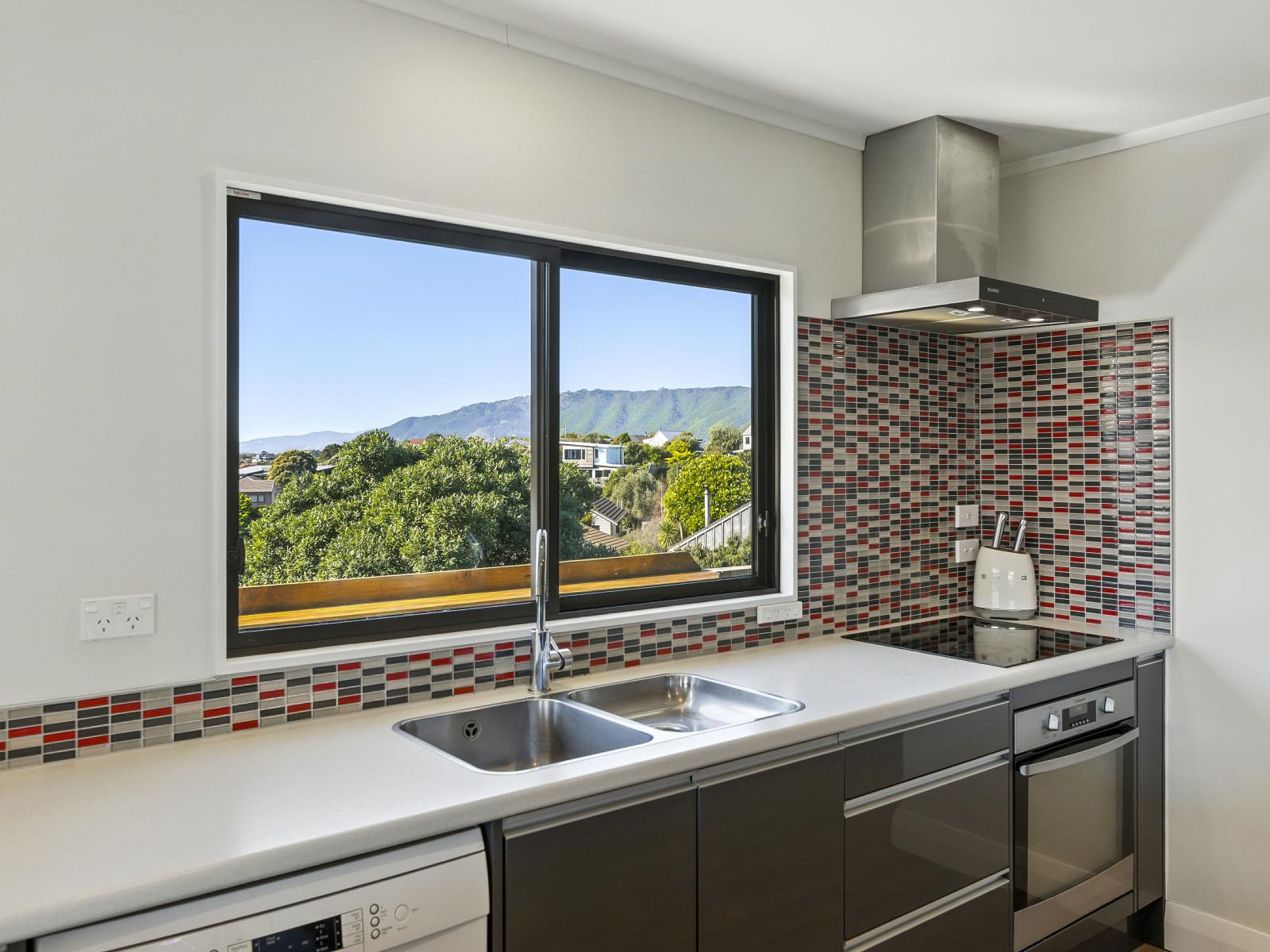 42 Hicks Crescent, Waikanae Beach