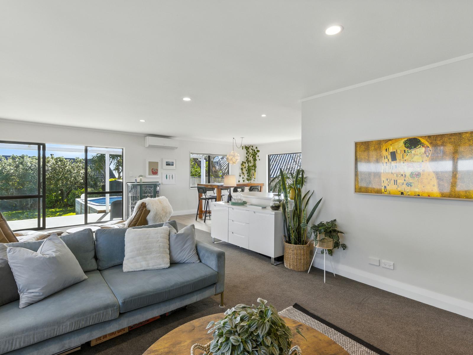 42 Hicks Crescent, Waikanae Beach