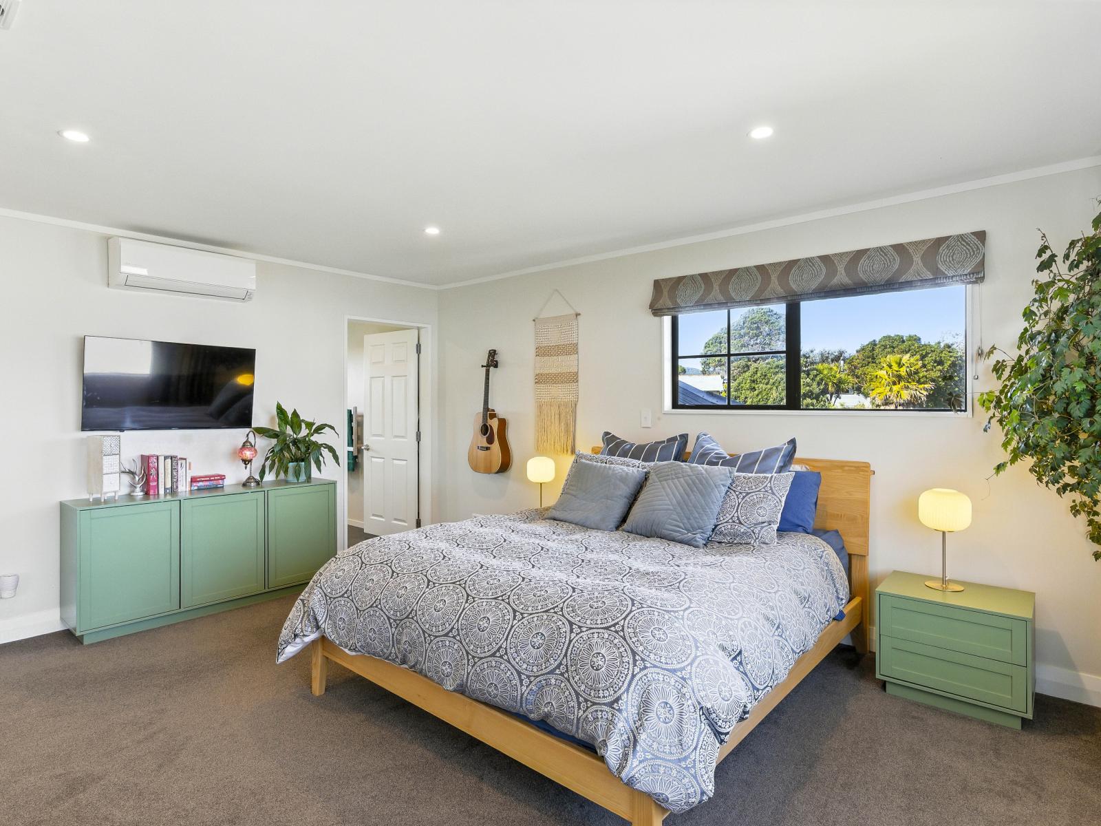 42 Hicks Crescent, Waikanae Beach