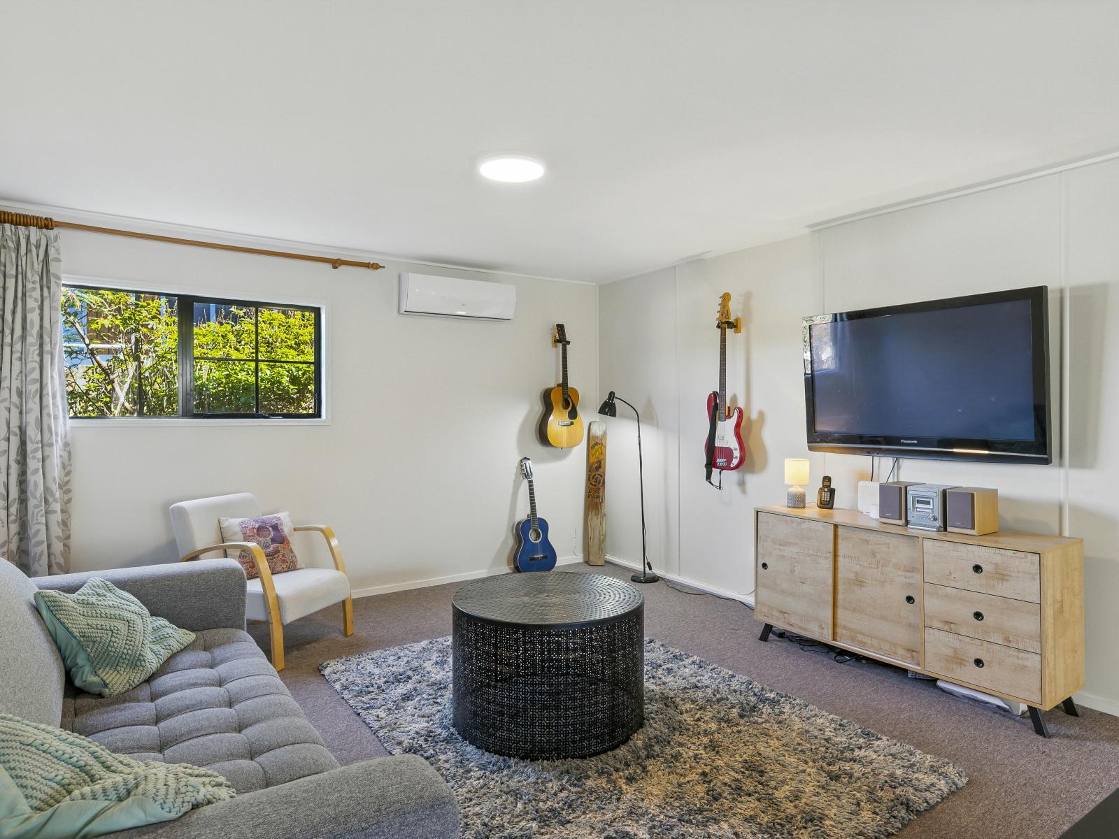 42 Hicks Crescent, Waikanae Beach