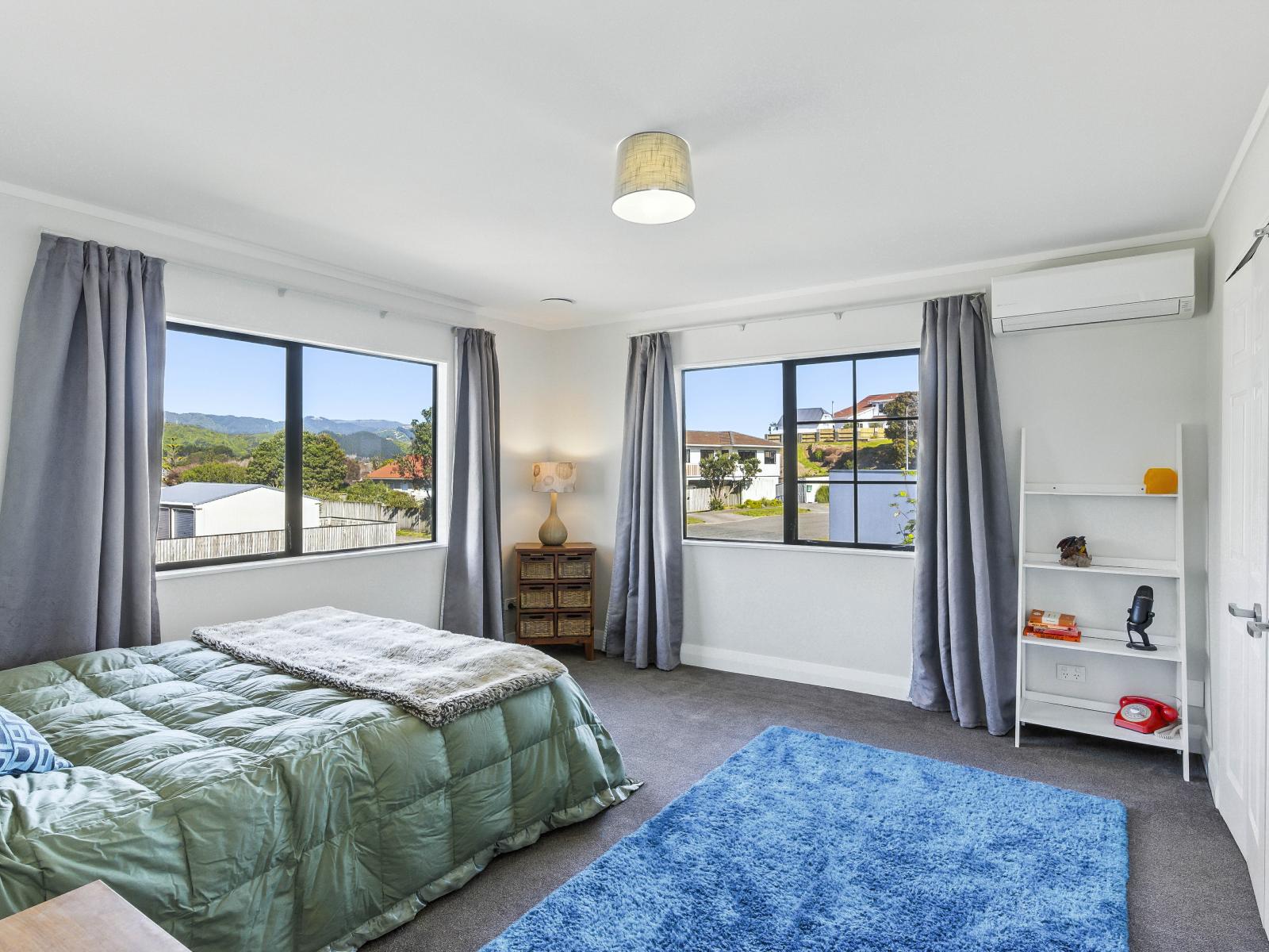 42 Hicks Crescent, Waikanae Beach