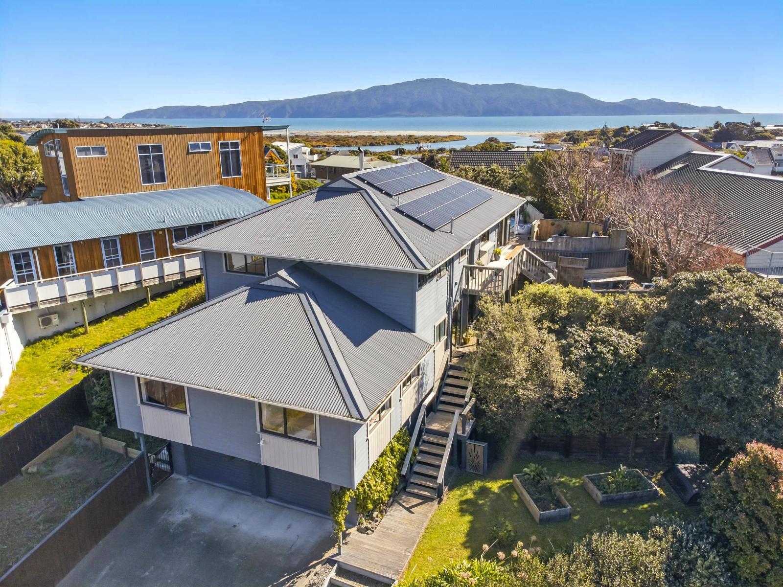 42 Hicks Crescent, Waikanae Beach