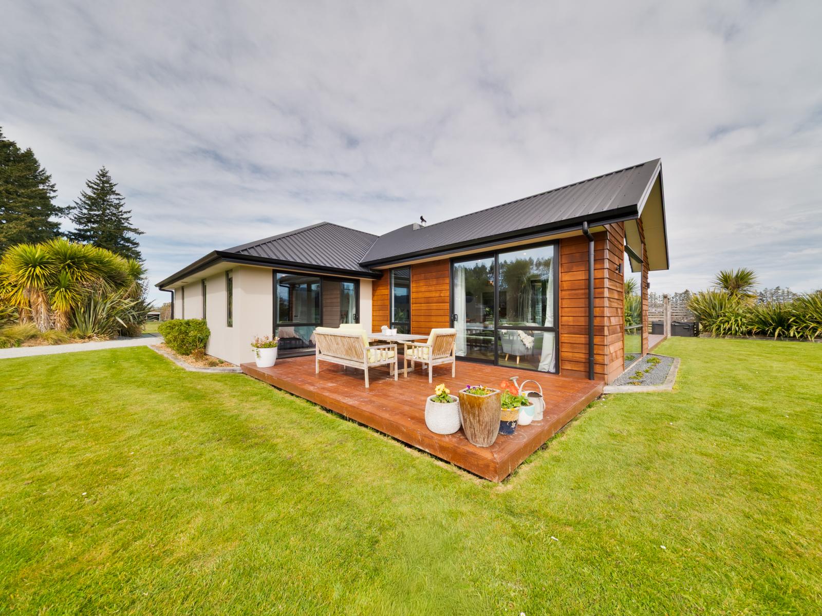 673 Woodbury Road, Woodbury