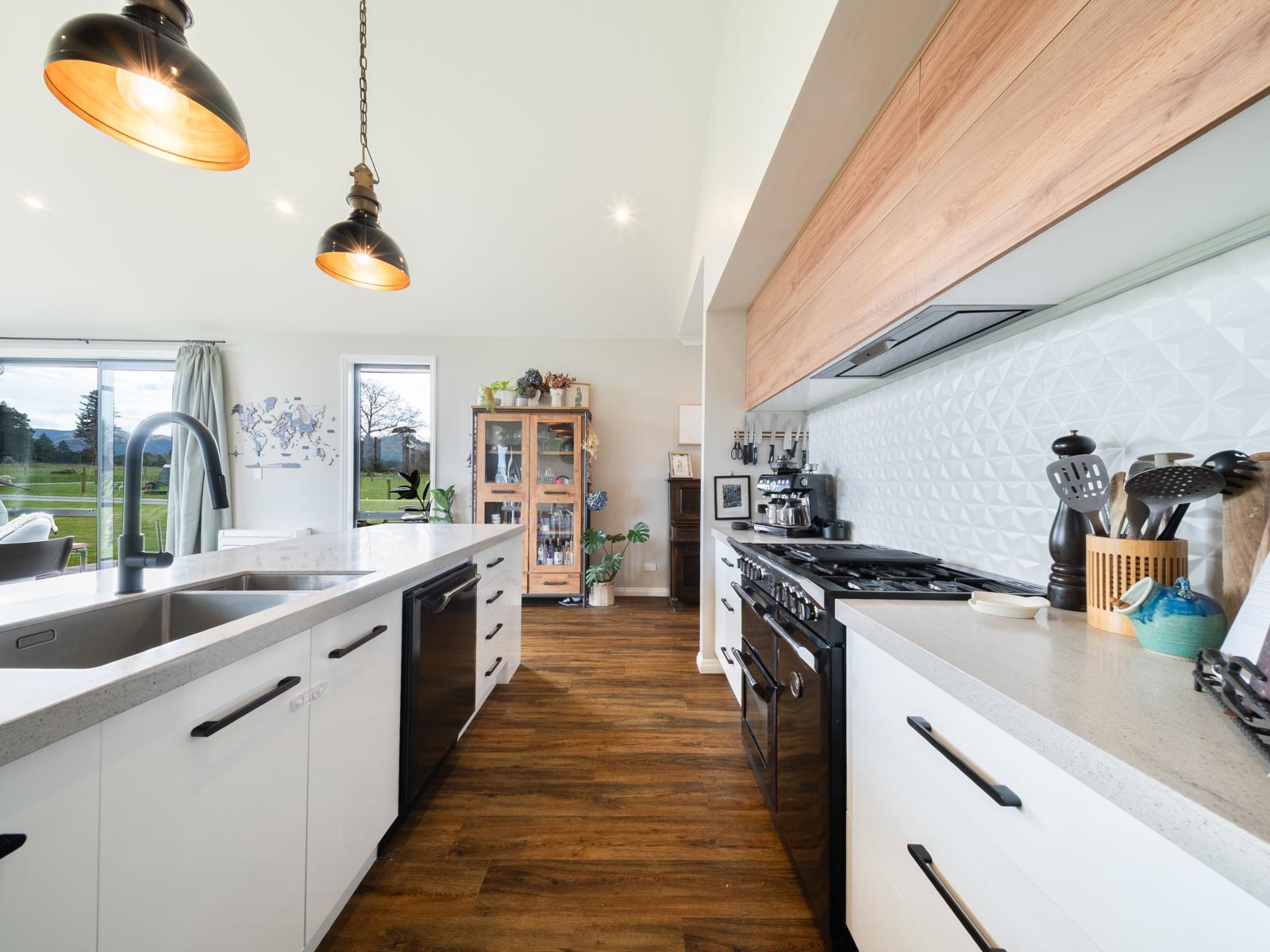 673 Woodbury Road, Woodbury