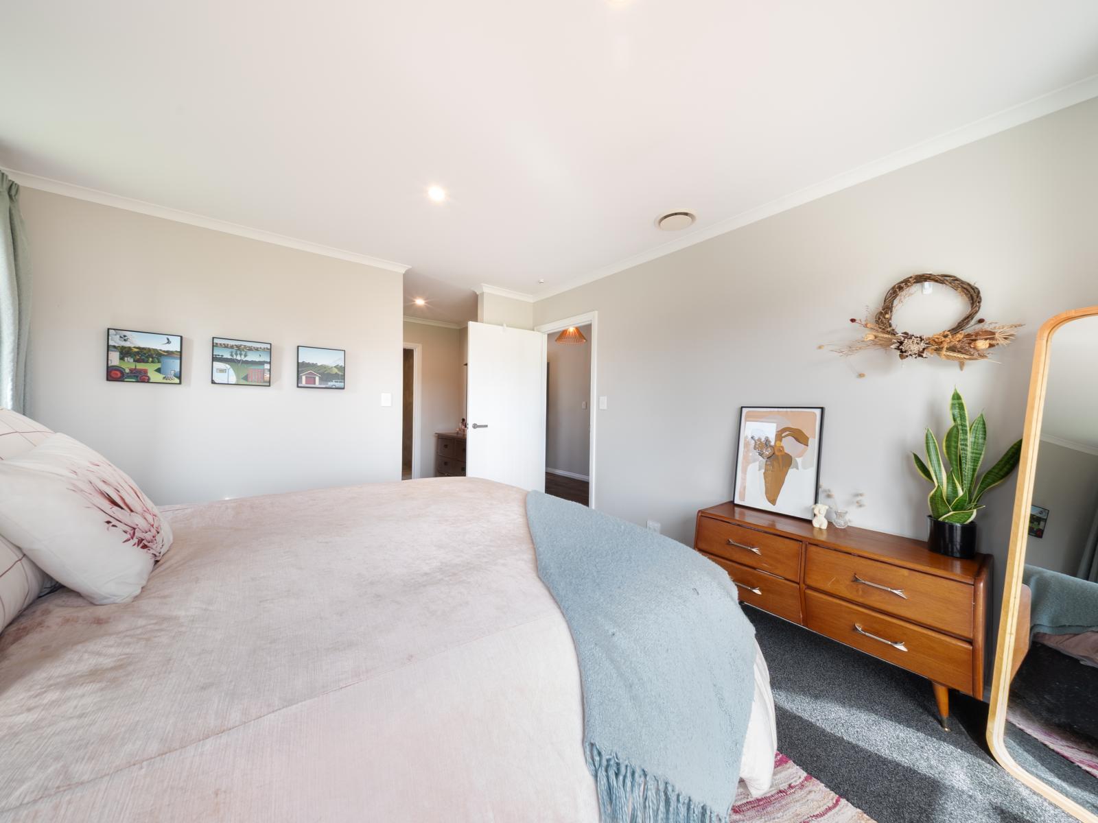 673 Woodbury Road, Woodbury