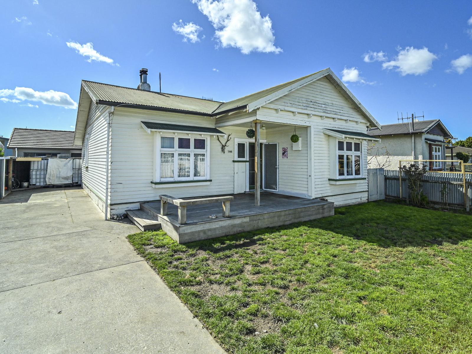 700 Buller Street, Akina
