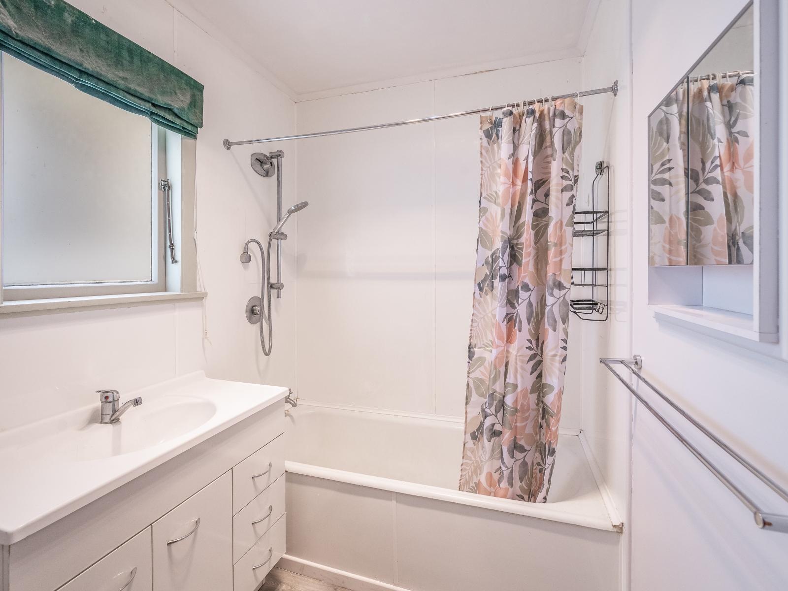 711 Norton Road, Akina