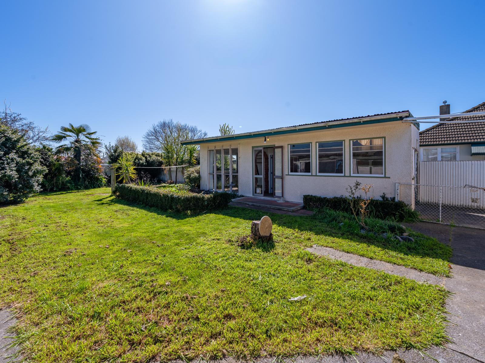 711 Norton Road, Akina