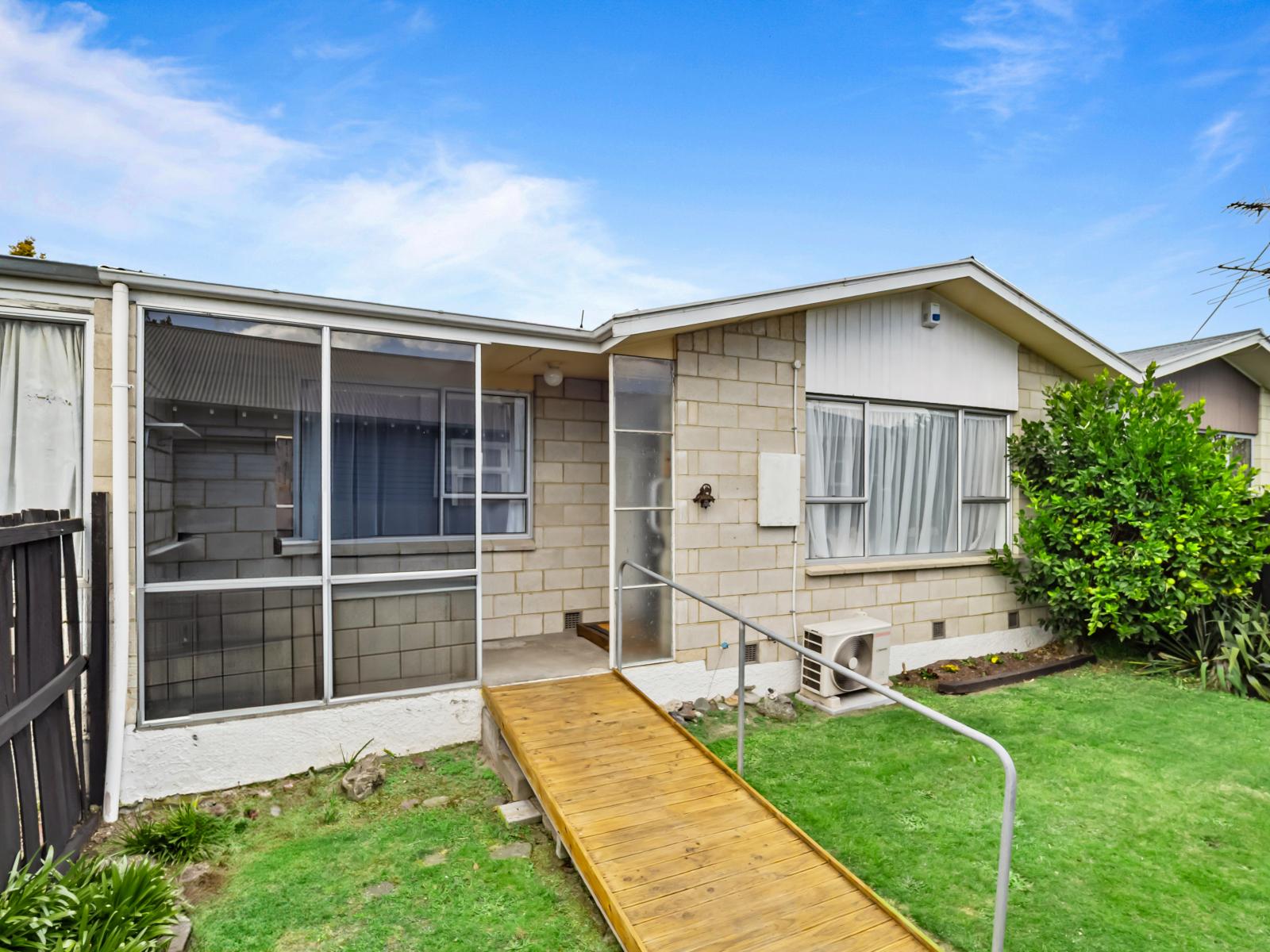 2/272 Tancred Street, Ashburton