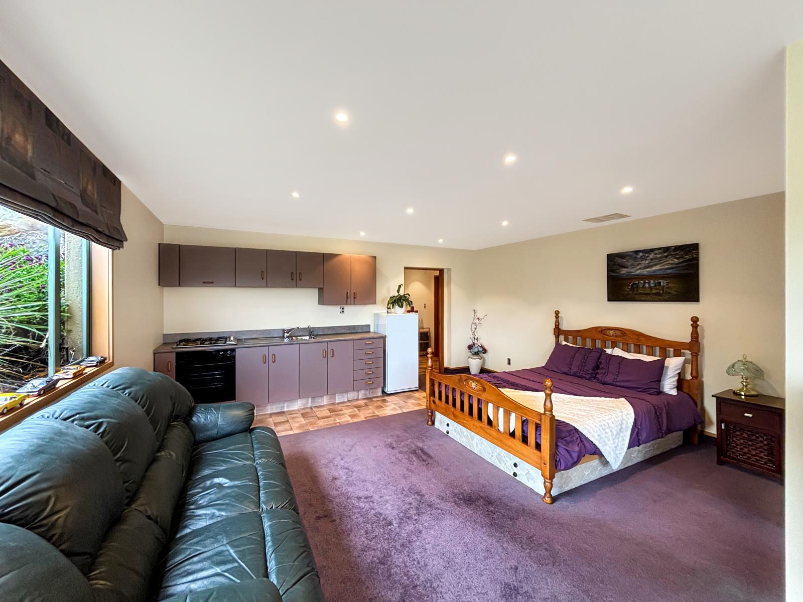 12 Grove Avenue, Weston