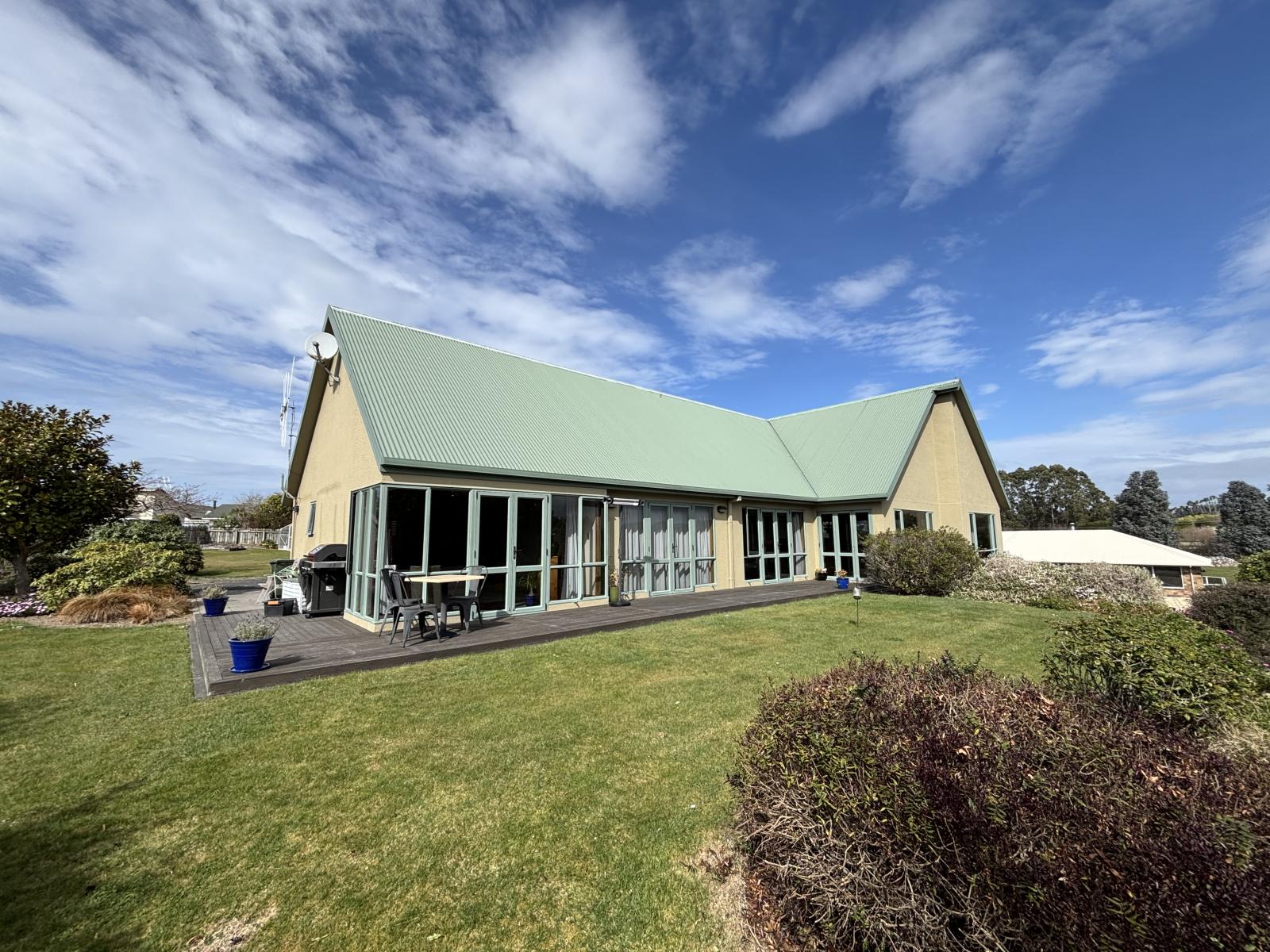 12 Grove Avenue, Weston