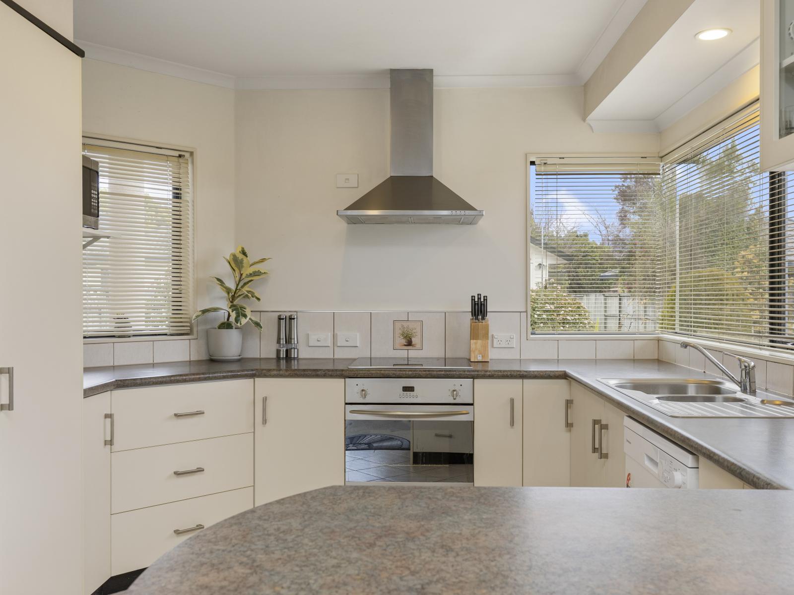 32 Balmoral Drive, Hilltop