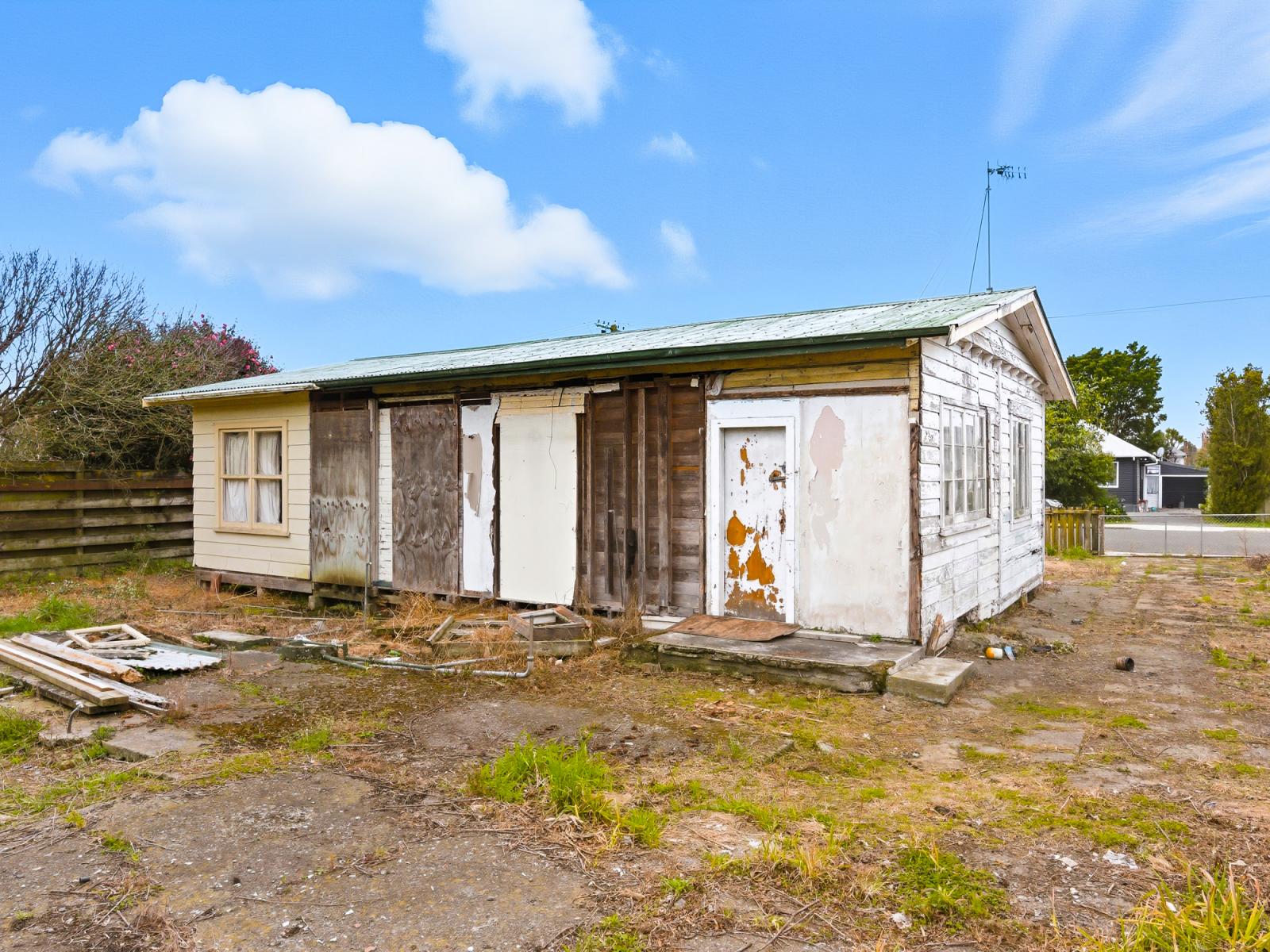 8 Montgomery, Levin