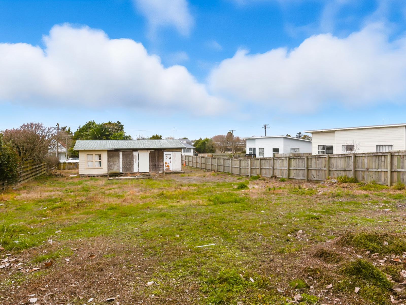 8 Montgomery, Levin