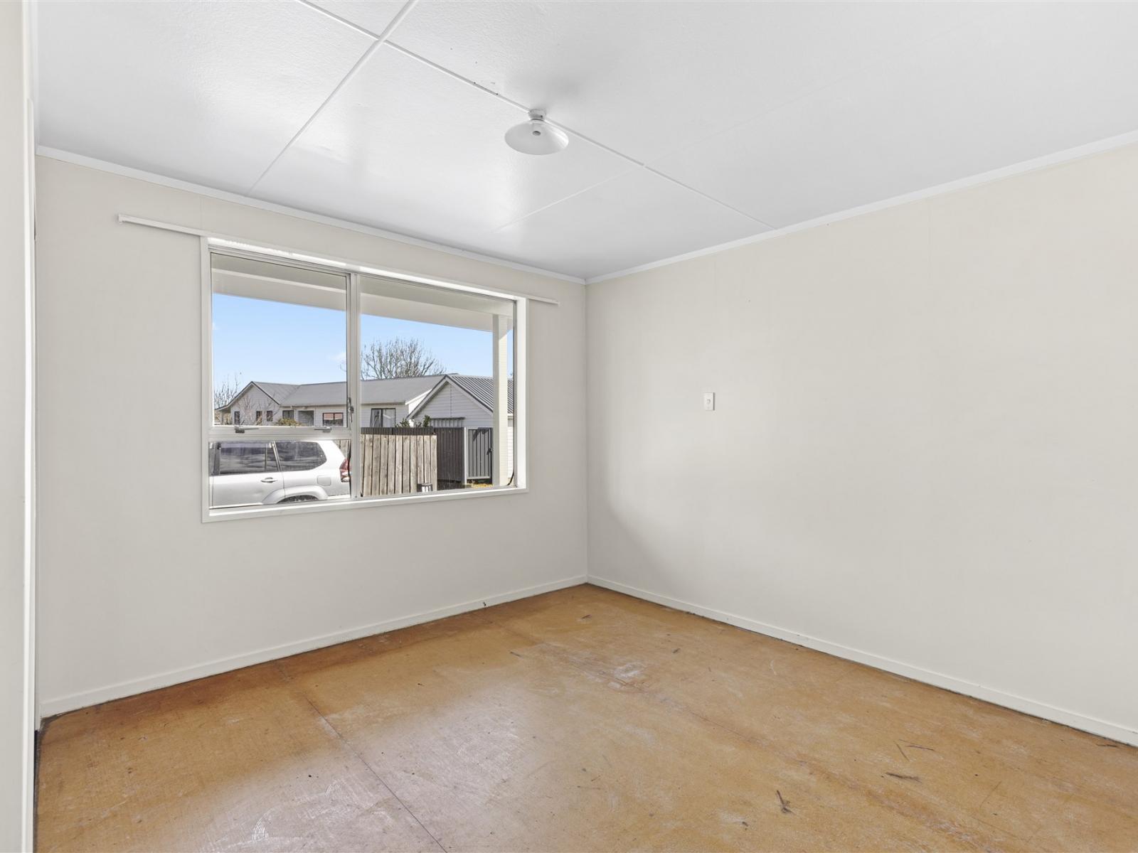 86B Henley Street, Westport