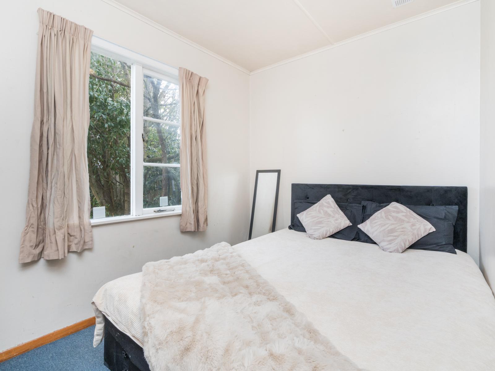 318 Botanical Road, West End