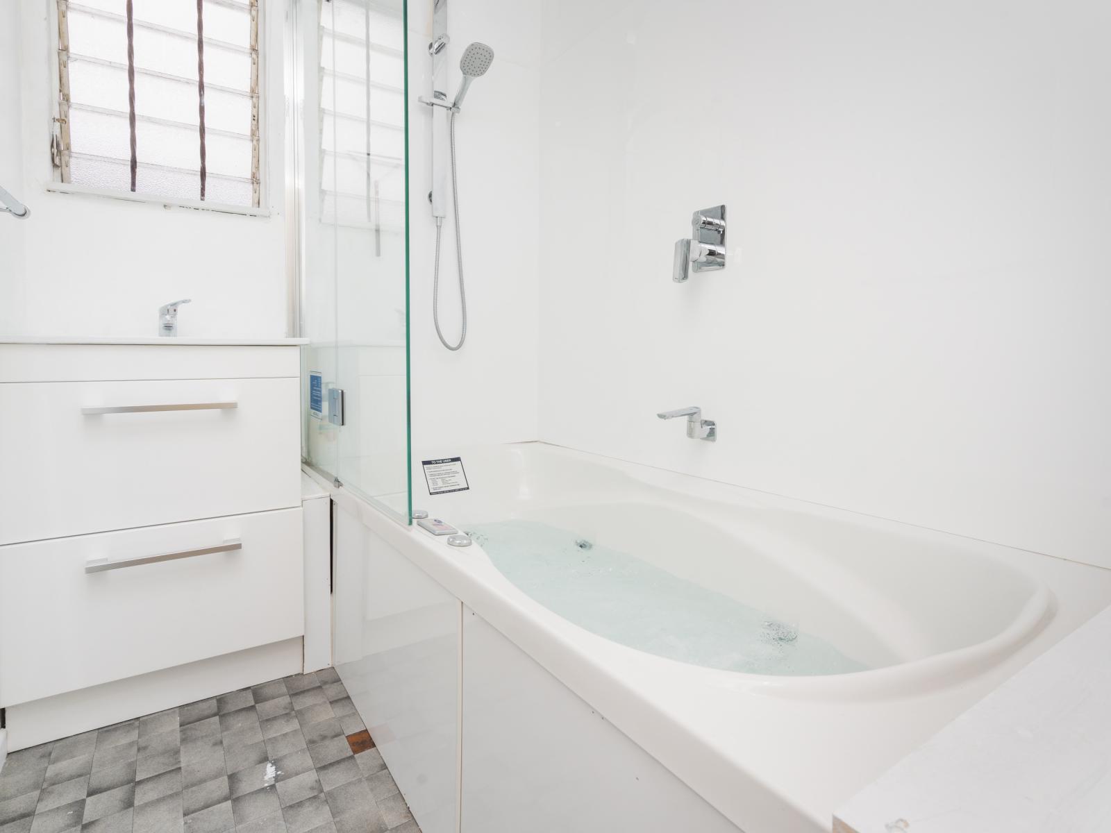 318 Botanical Road, West End