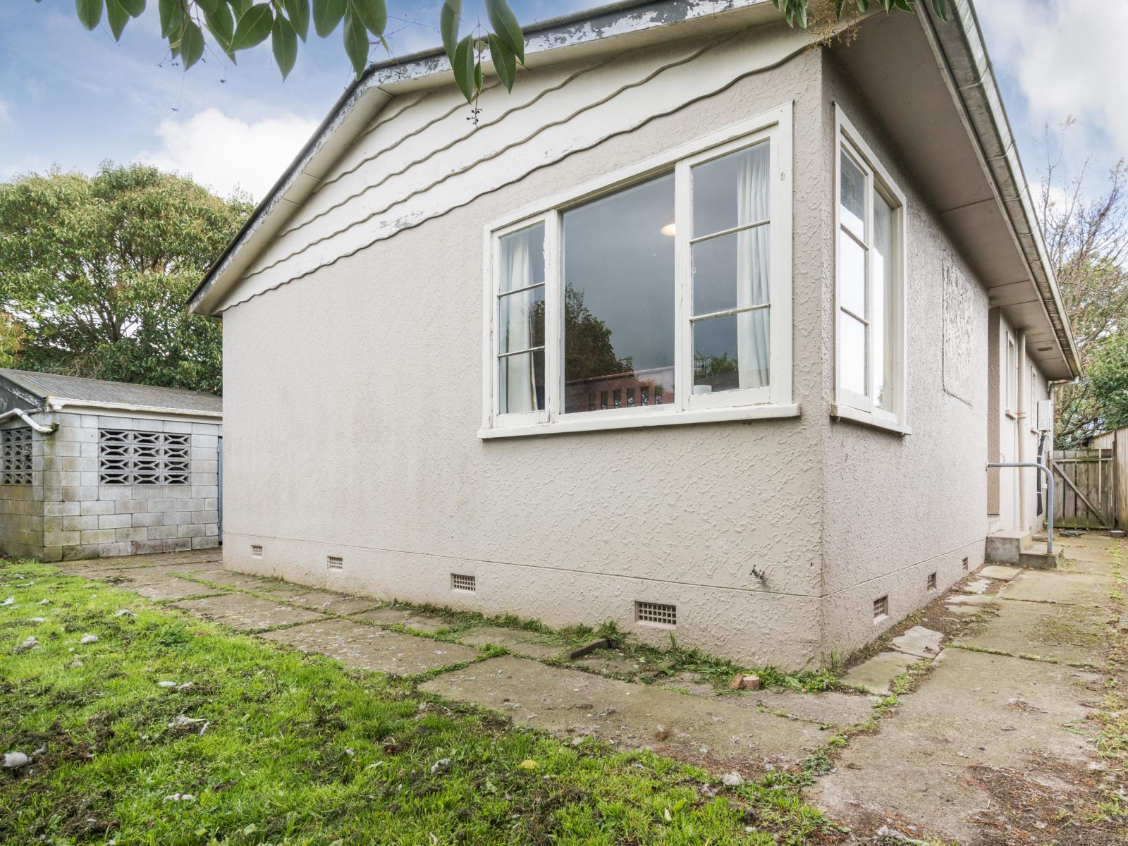 318 Botanical Road, West End