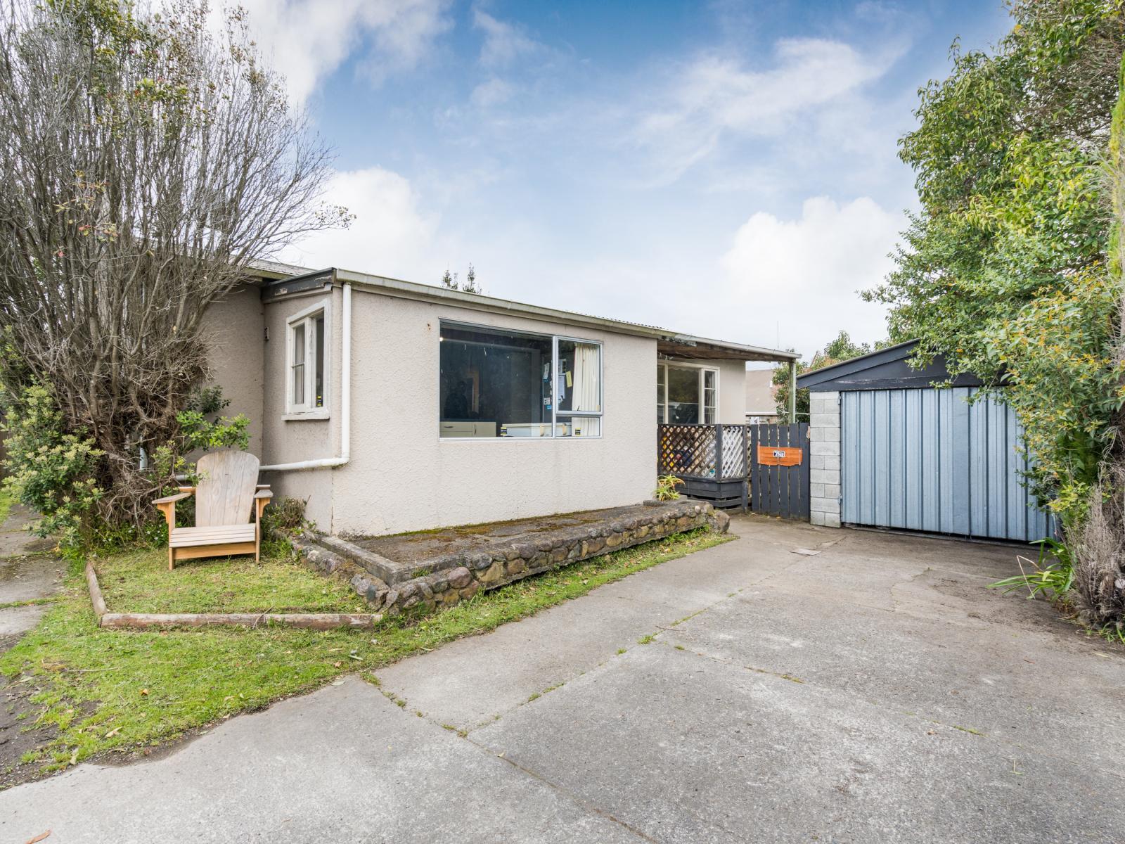 318 Botanical Road, West End