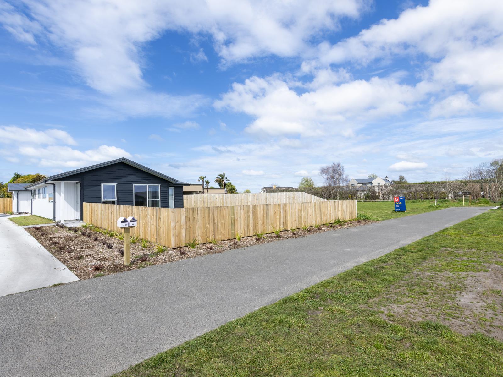 10 and 12 Allan Avenue, Makauri