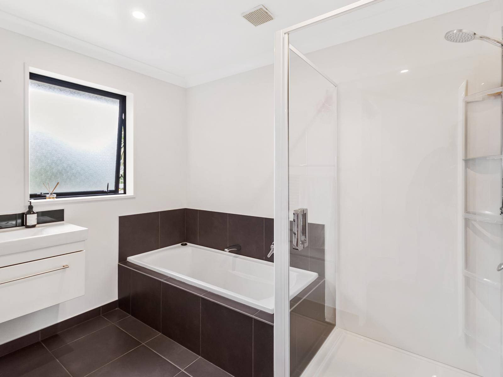 140 King Road, Rosewill