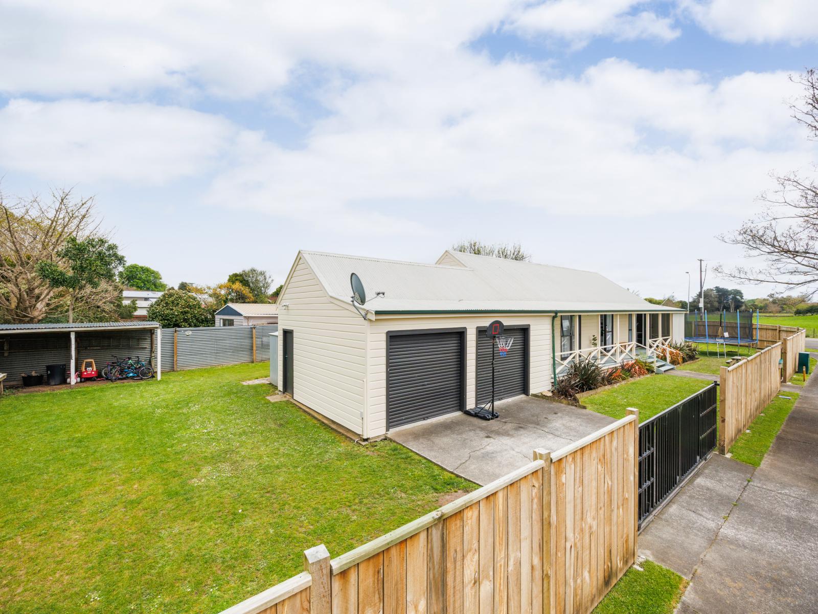 2 Escort Grove, Awapuni