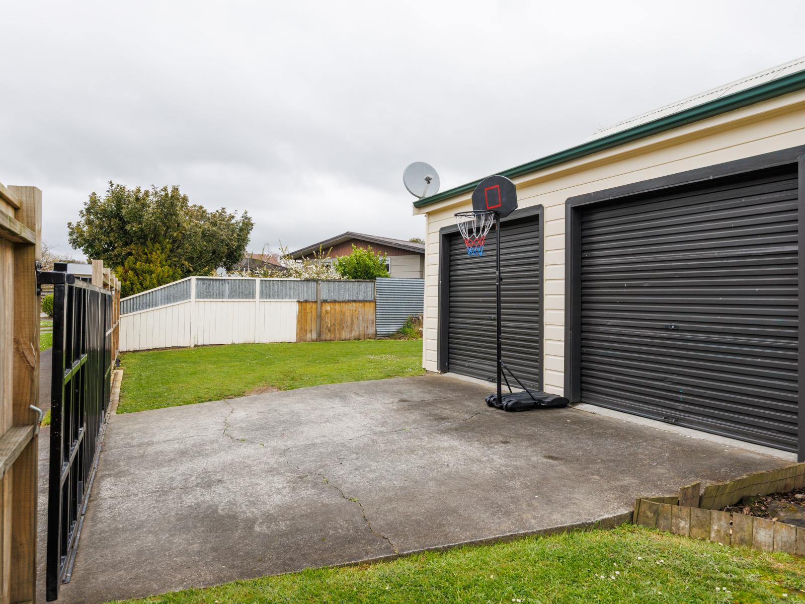 2 Escort Grove, Awapuni