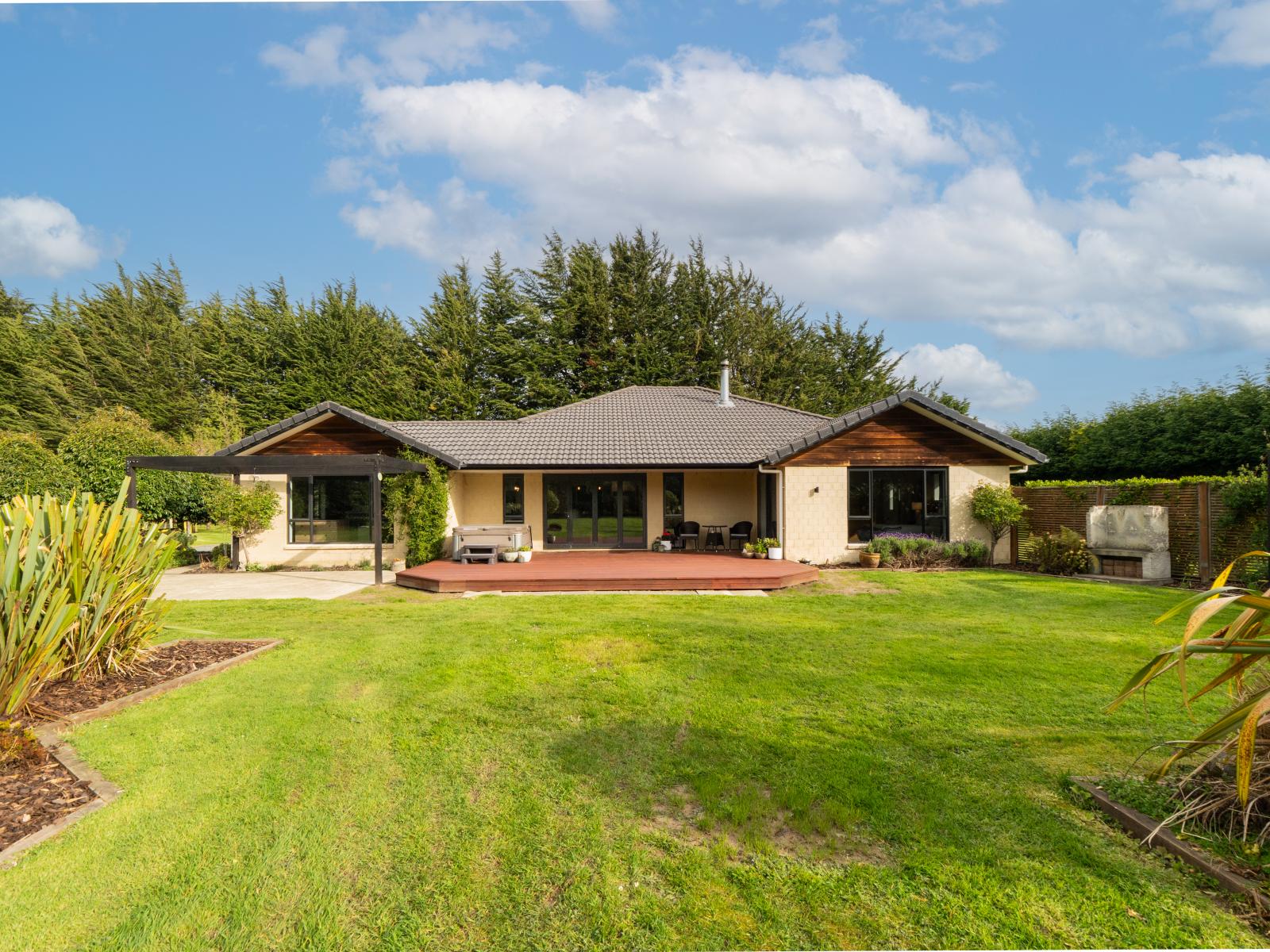 40 Matua Grove, Otatara