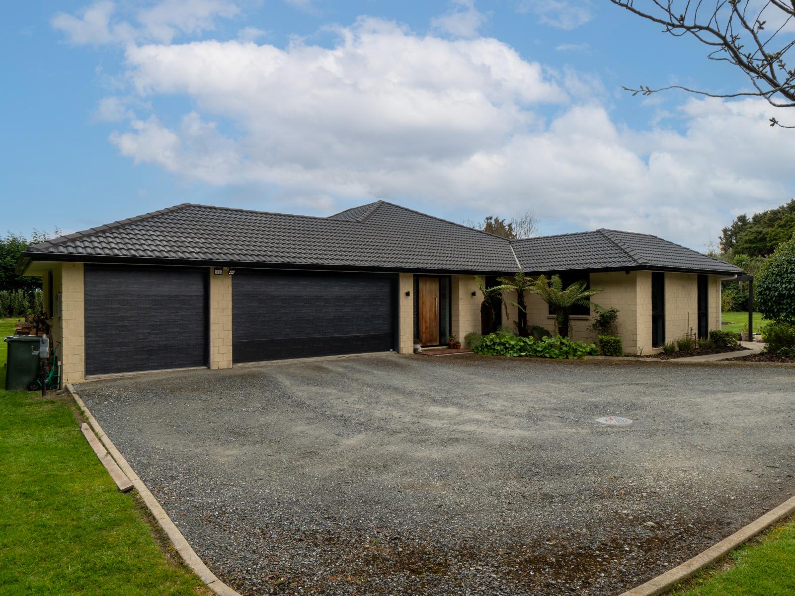 40 Matua Grove, Otatara