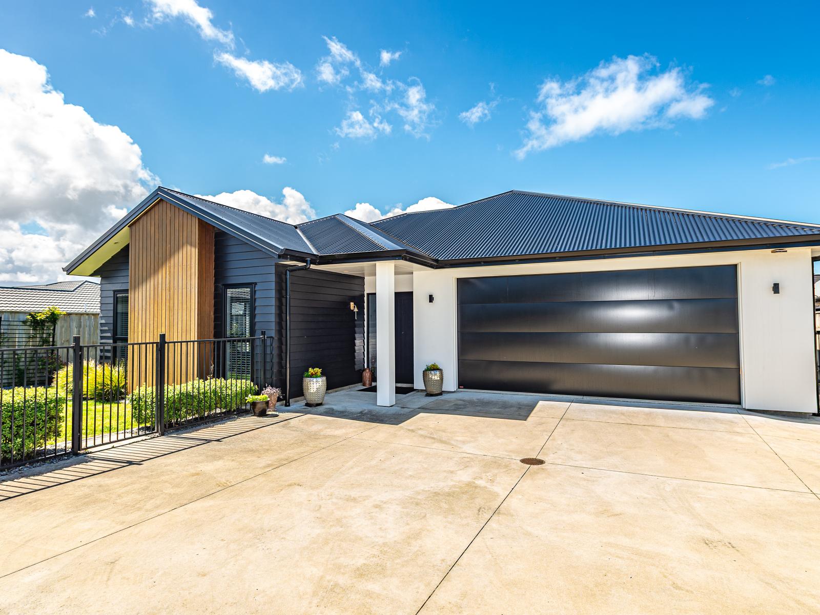 4 Simon Street, Tawhero