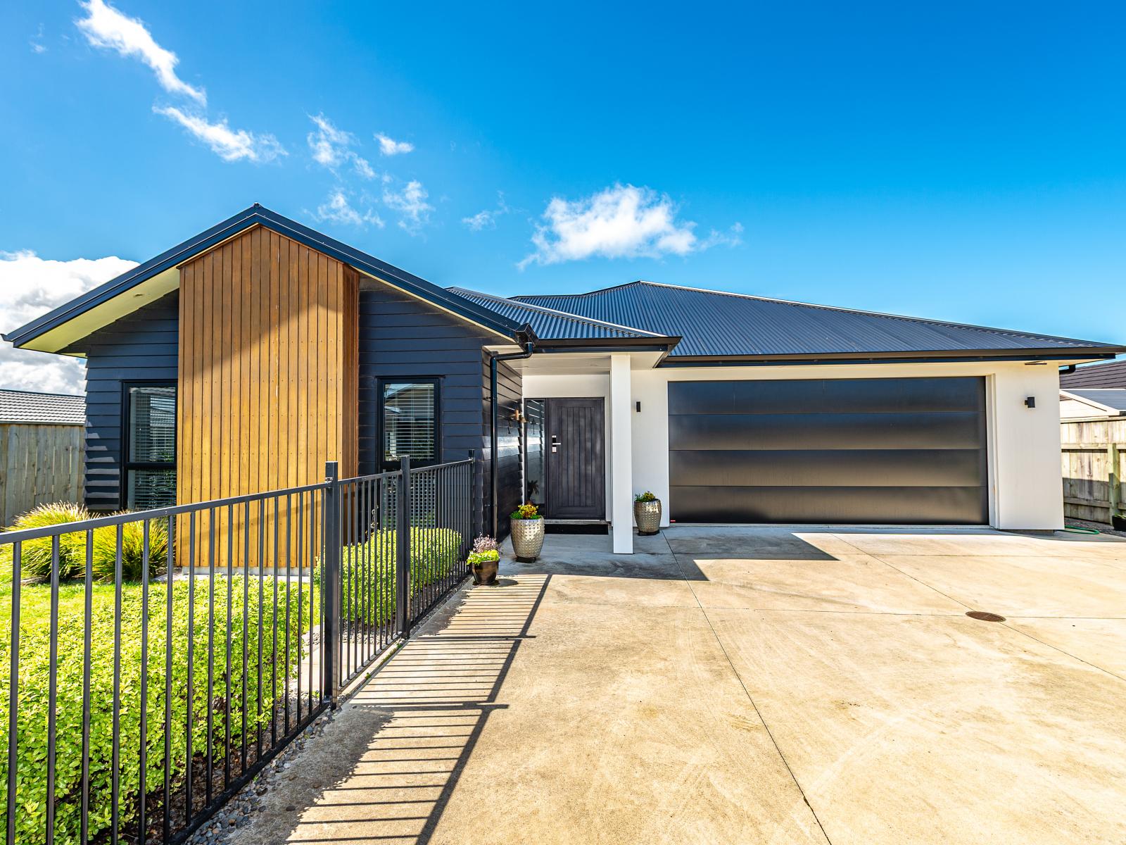 4 Simon Street, Tawhero