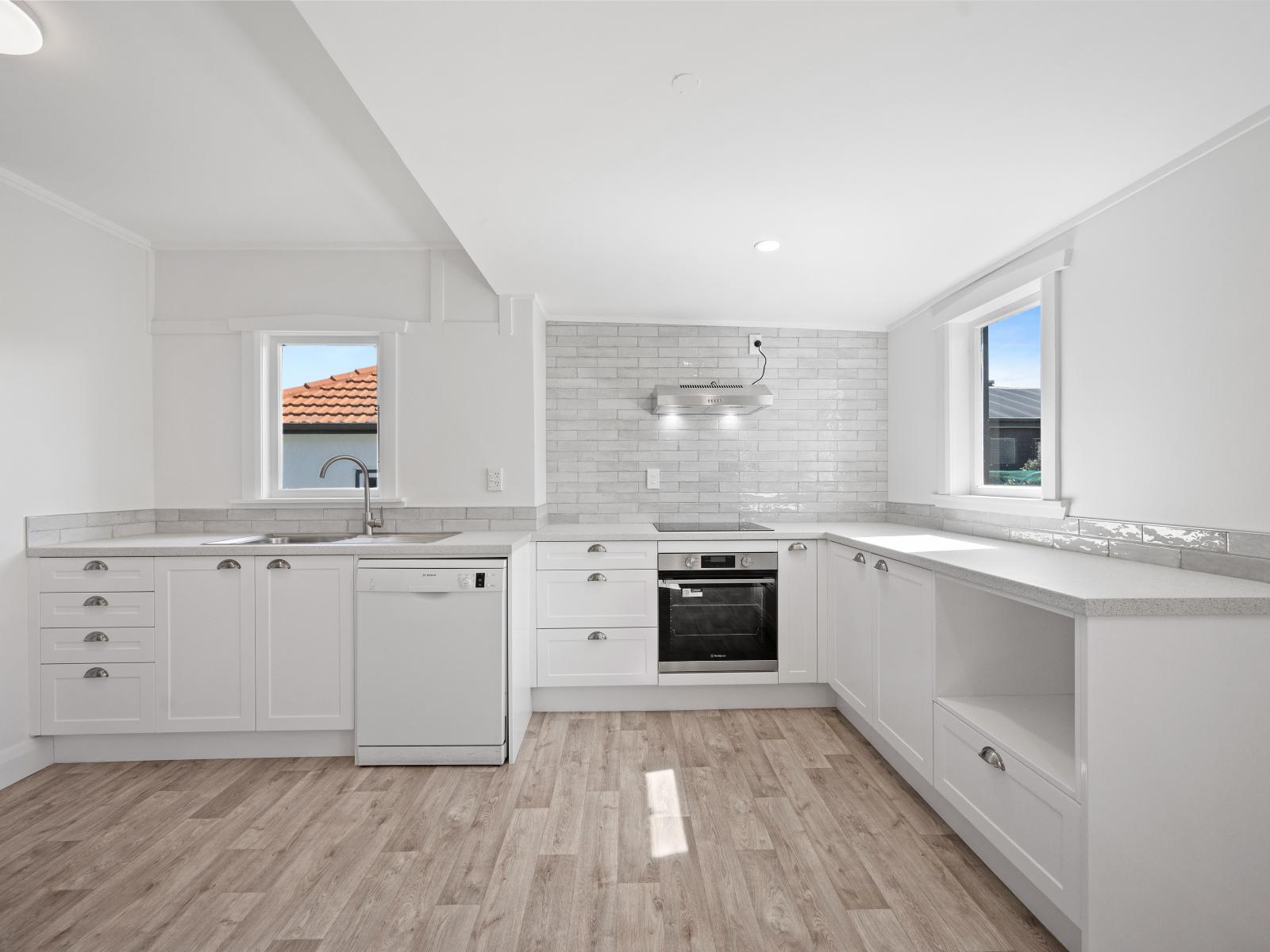 906A Churchill Street, Akina