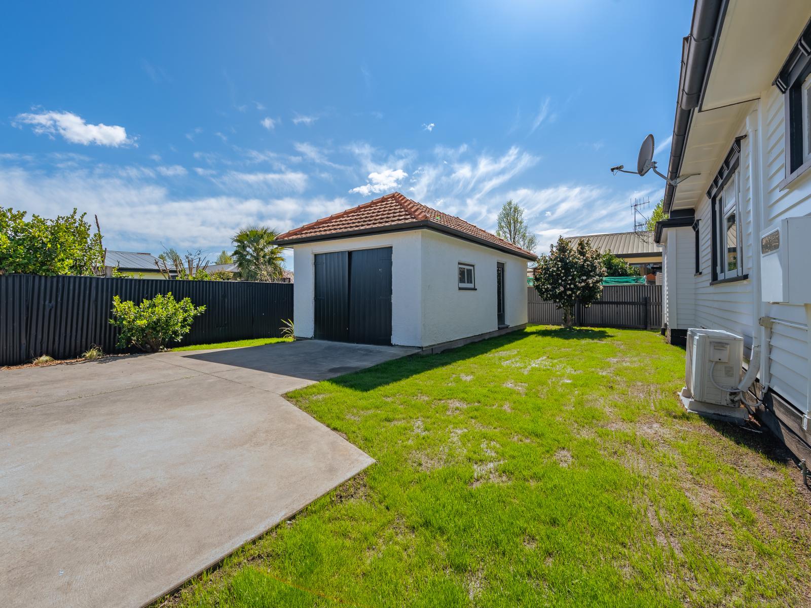 906A Churchill Street, Akina