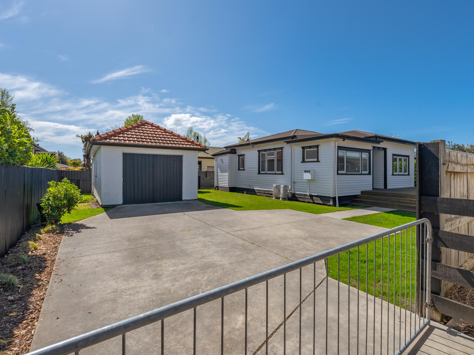 906A Churchill Street, Akina