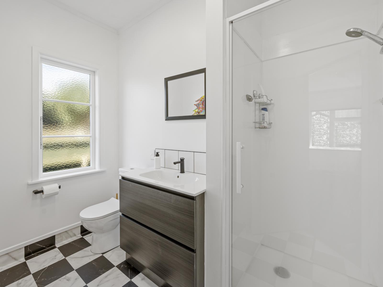1001 Rata Street, Mahora