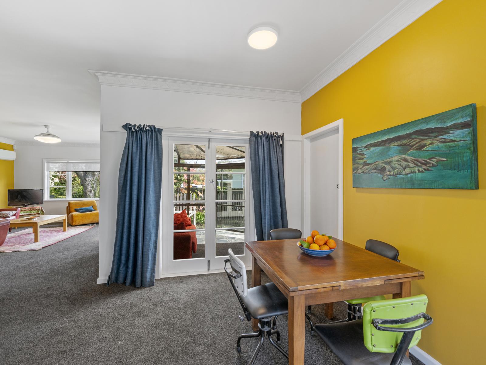 1001 Rata Street, Mahora