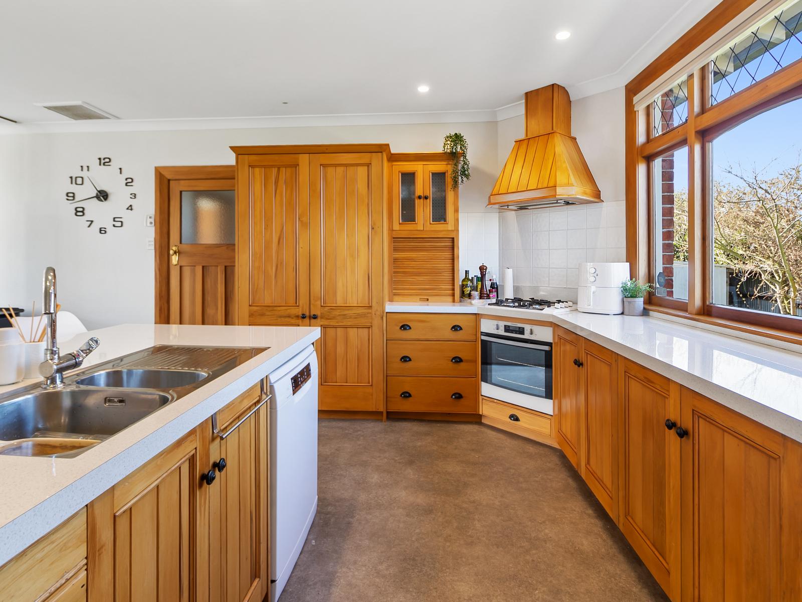 158B North Street, West End