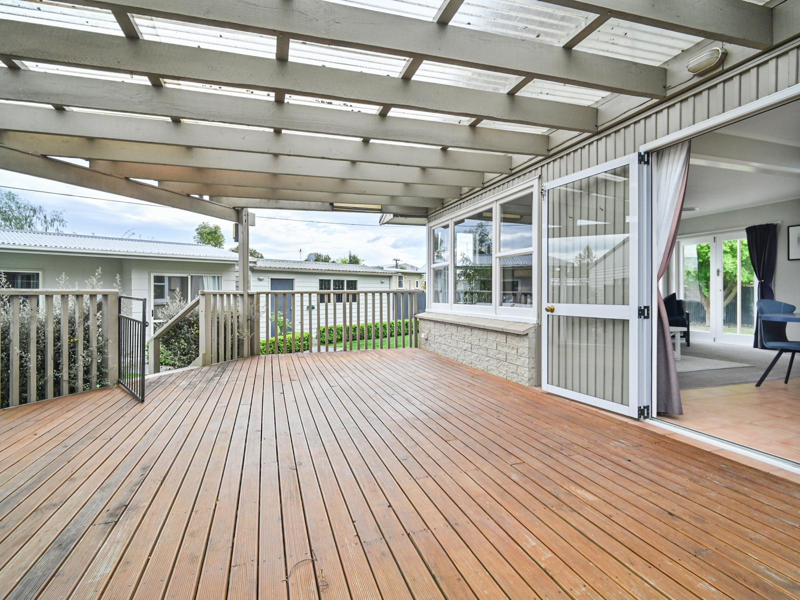 937 Nelson Street North, Mahora