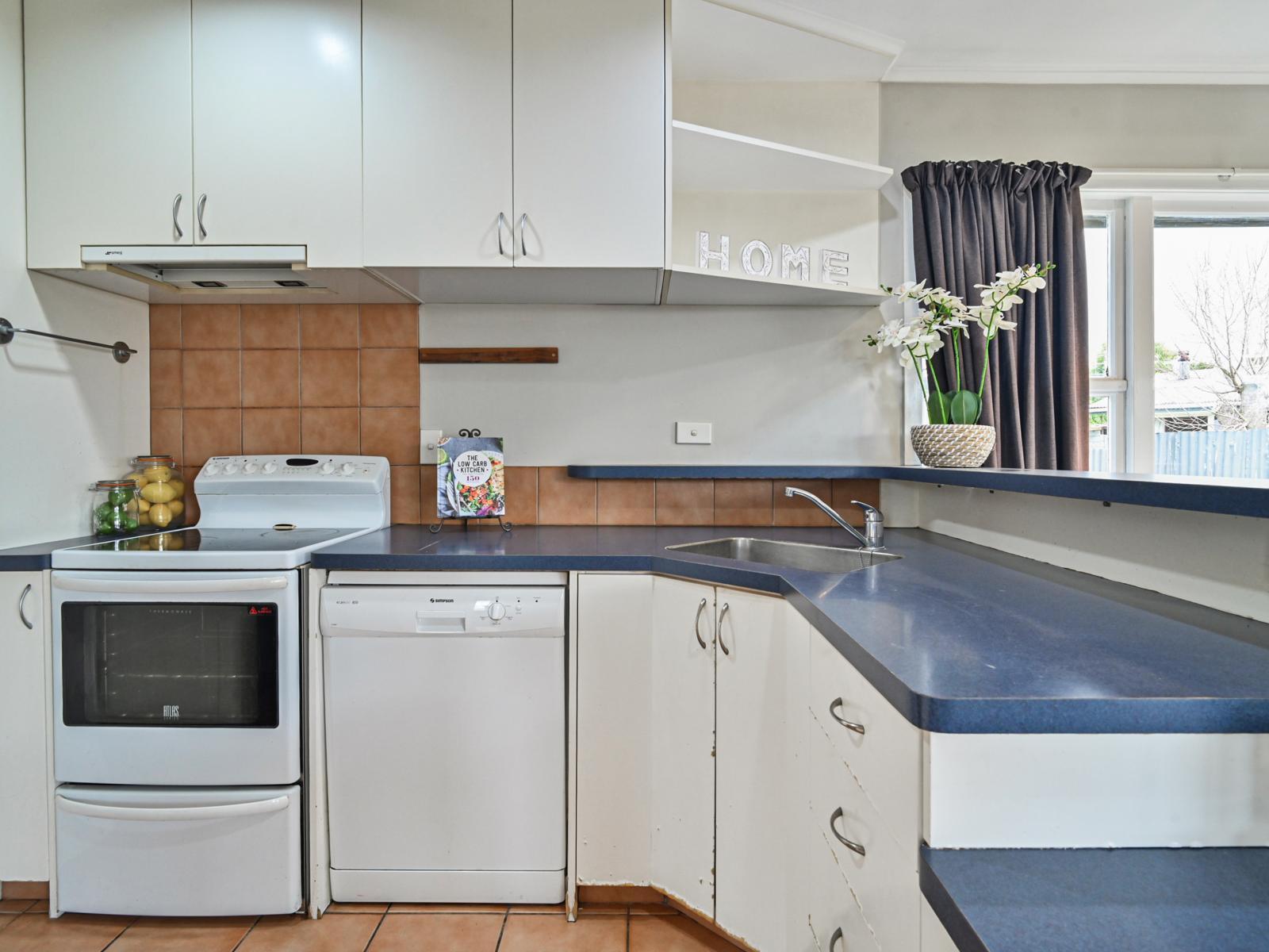937 Nelson Street North, Mahora