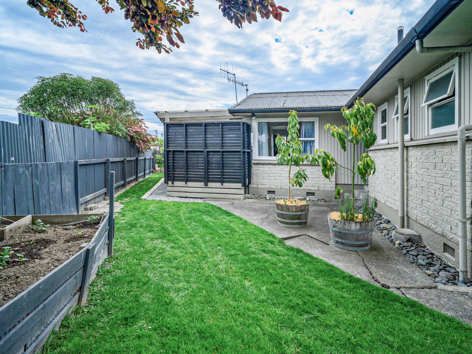 937 Nelson Street North, Mahora