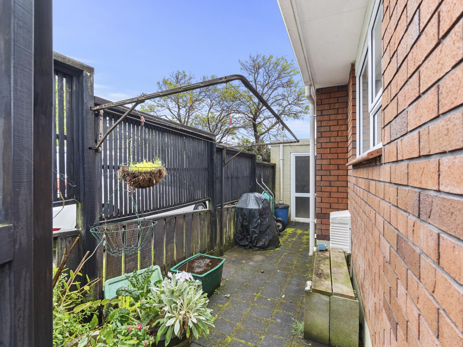 8 Burns Street, Westown