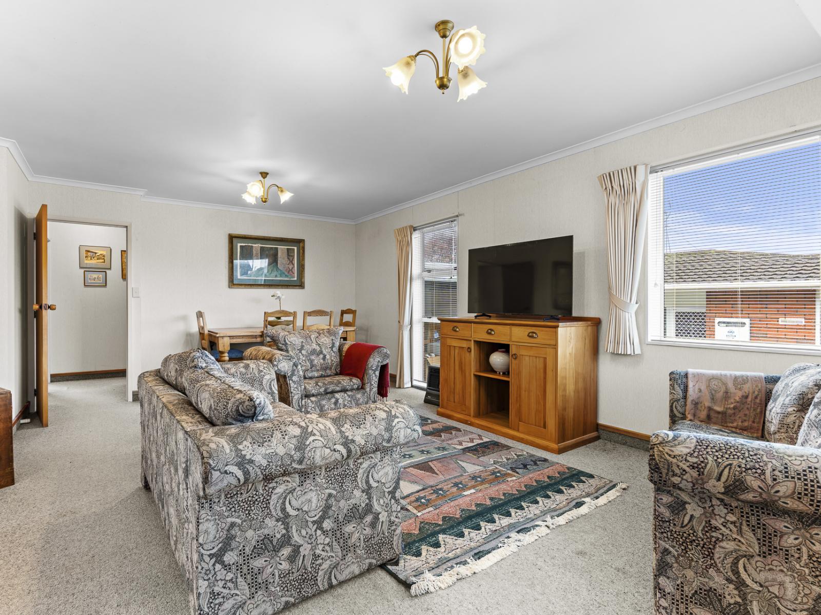 8 Burns Street, Westown