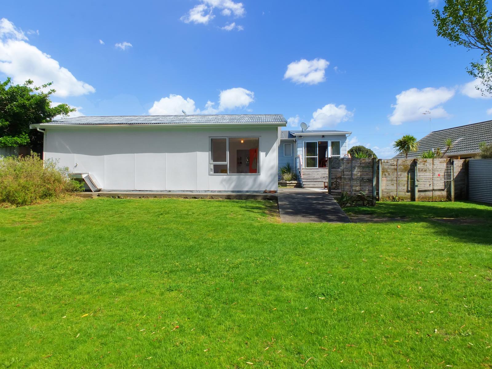 7 Hennessy Street East, Foxton Beach