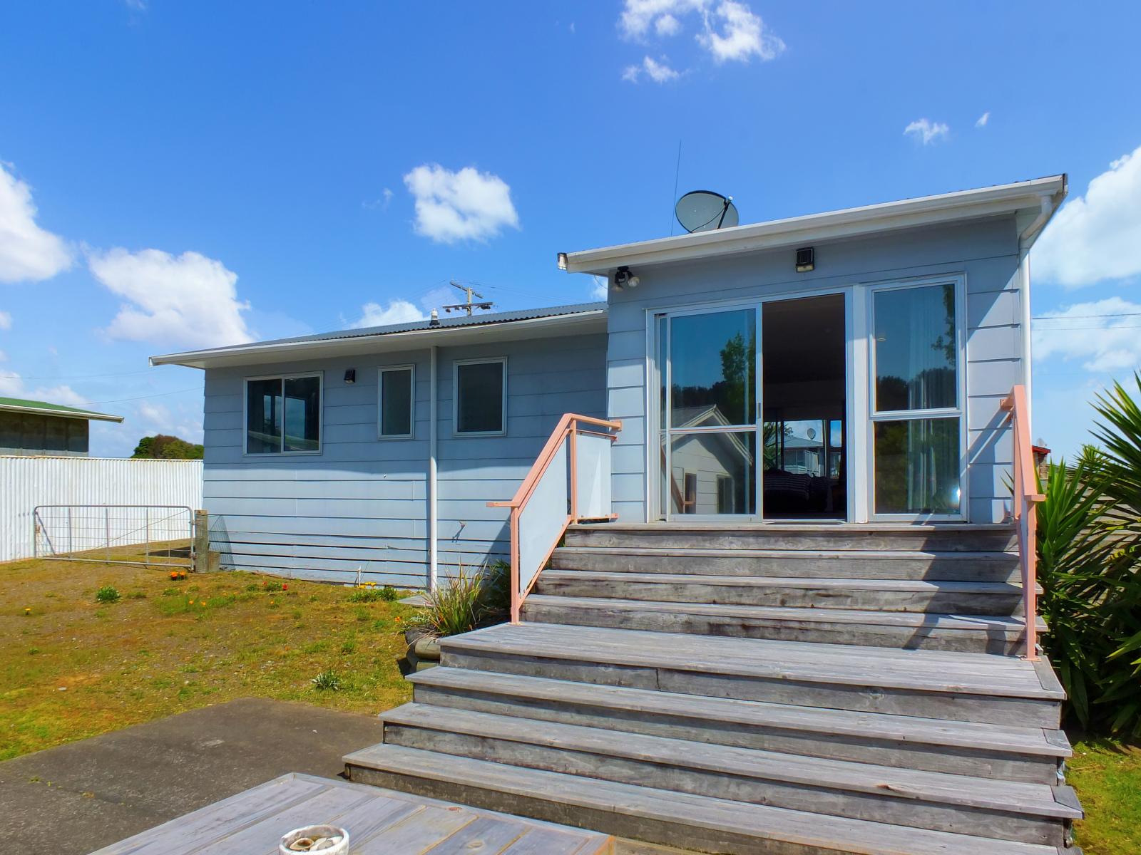 7 Hennessy Street East, Foxton Beach